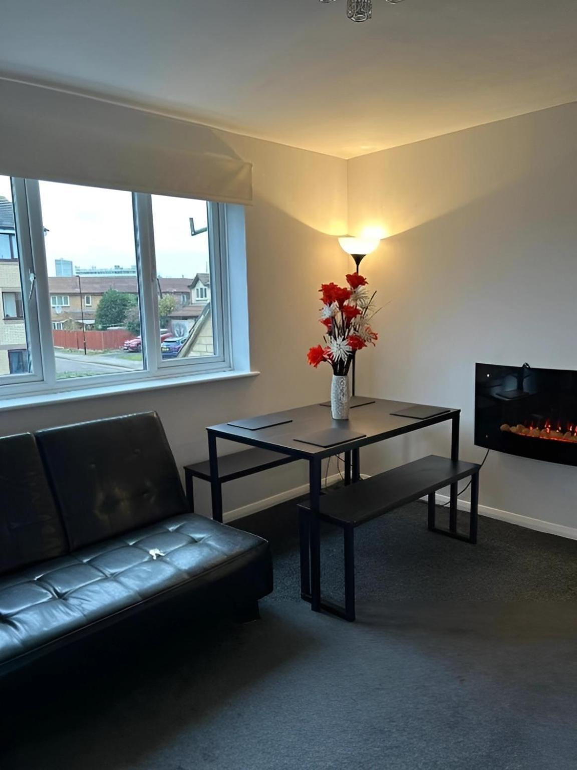 Sleek & Stylish - E15 Apartment With Parking Londyn Zewnętrze zdjęcie